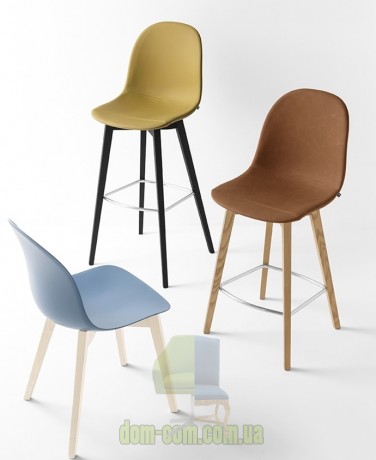 Полубарный стул на  деревянных ножках Connubia Academy CB/1672 