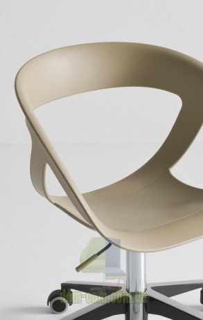 Комфортное офисное кресло Gaber Moema 5R 05R UR