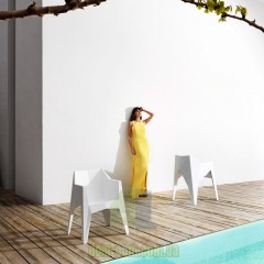 Штабелируемое кресло Vondom Voxel от Karim Rashid