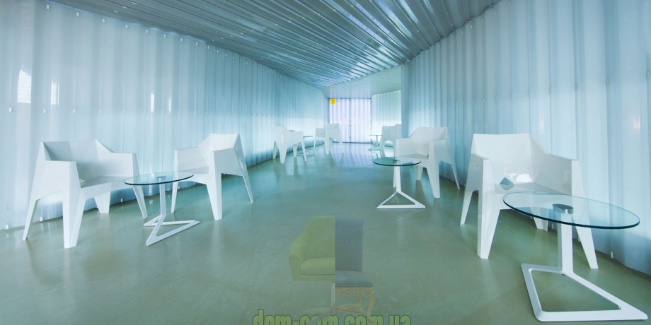 Штабелируемое кресло Vondom Voxel от Karim Rashid