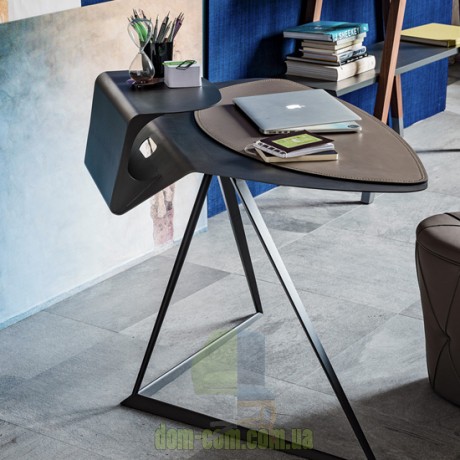 Небольшой дизайнерский письменный стол Cattelan Italia Storm