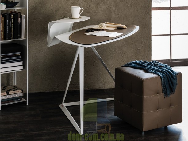 Небольшой дизайнерский письменный стол Cattelan Italia Storm