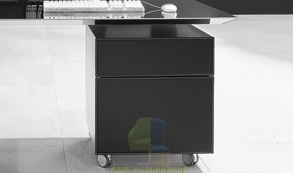 Эффектный большой письменный стол Cattelan Italia Vega