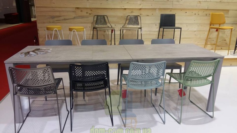 Стул из стали на полозьях Midj Slim