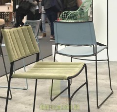 Стул из стали на полозьях в мягкой обивке Midj Slim