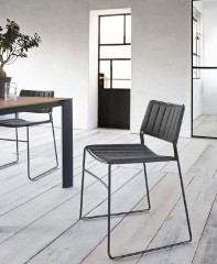 Стул из стали на полозьях в мягкой обивке Midj Slim