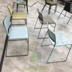 Стул из стали на полозьях в коже Midj Slim