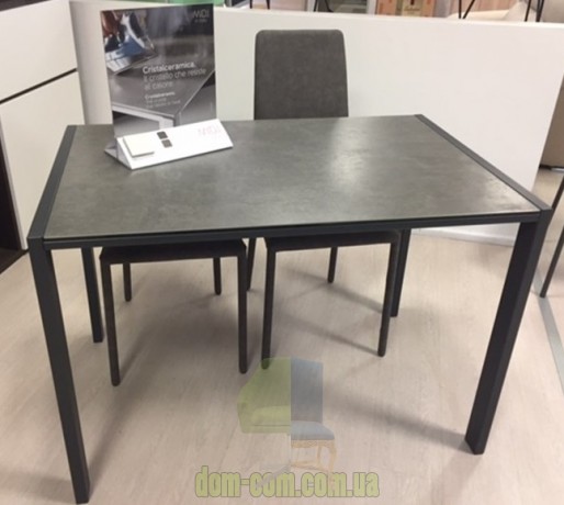 Обеденный стол на металлическом каркасе Midj Opla