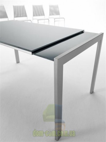 Обеденный стол на металлическом каркасе Midj Opla