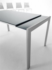 Обеденный стол на металлическом каркасе Midj Opla