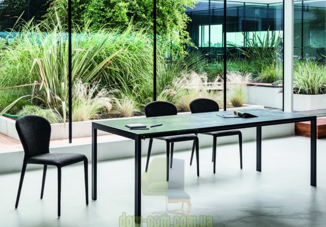 Обеденный стол на металлическом каркасе Midj Opla