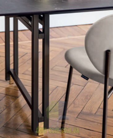 Обеденный стол в индустриальном стиле Calligaris Berlin