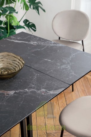 Обеденный стол в индустриальном стиле Calligaris Berlin