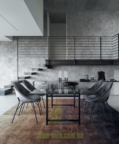 Обеденный стол в индустриальном стиле Calligaris Berlin