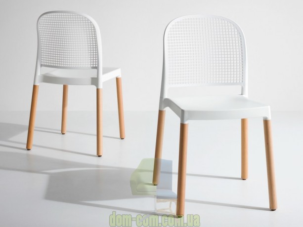 Стул с мягкими линиями на деревяных ножках Gaber PANAMA