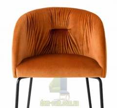 Небольшое мягкое кресло на металлических ножках Сonnubia Rosie CB/1901
