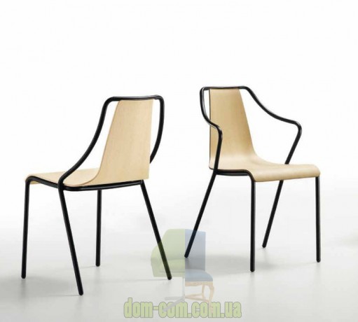 Металлический стул сидением из фанеры Midj Ola