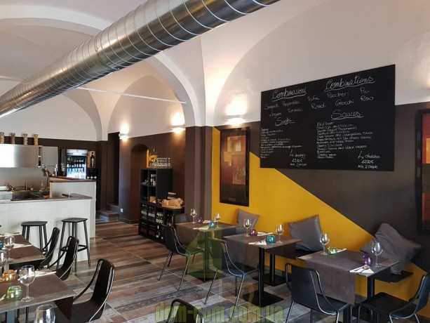 Металлический стул сидением из фанеры Midj Ola