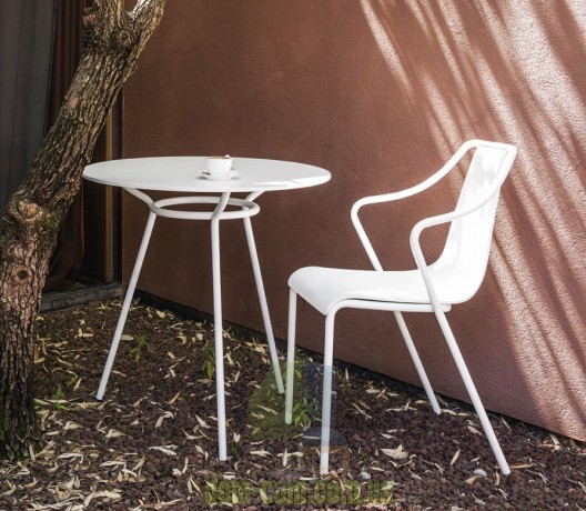 Стул с подлокотниками и  сидением из фанеры Midj Ola