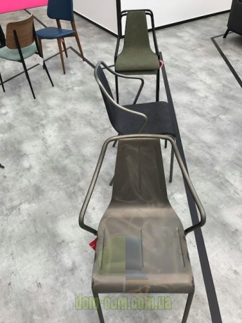 Стильный металлический стул с подлокотниками Midj Ola