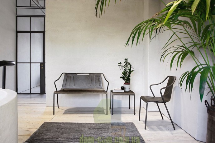 Стильный металлический стул с подлокотниками Midj Ola