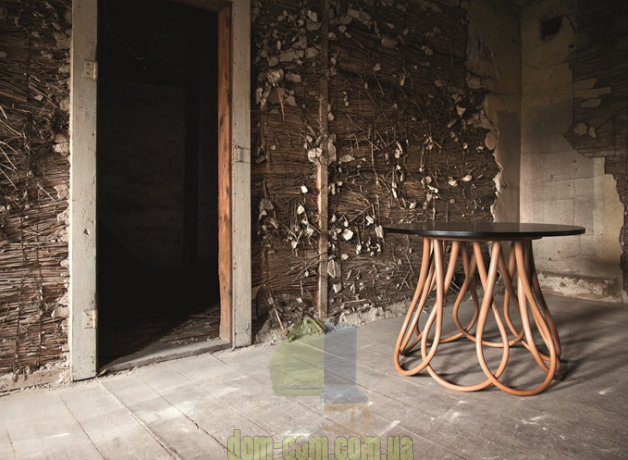 Круглый стол с ножками из гнутого бука Fameg STK-1311