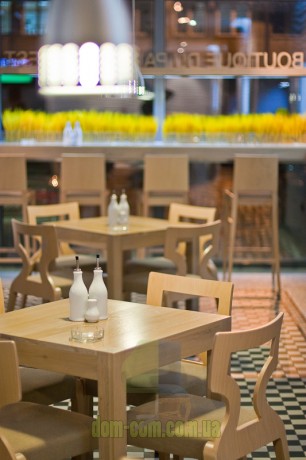 Стул с деревянной рельефной спинкой Cizeta Sendy 152 1SE 2SE