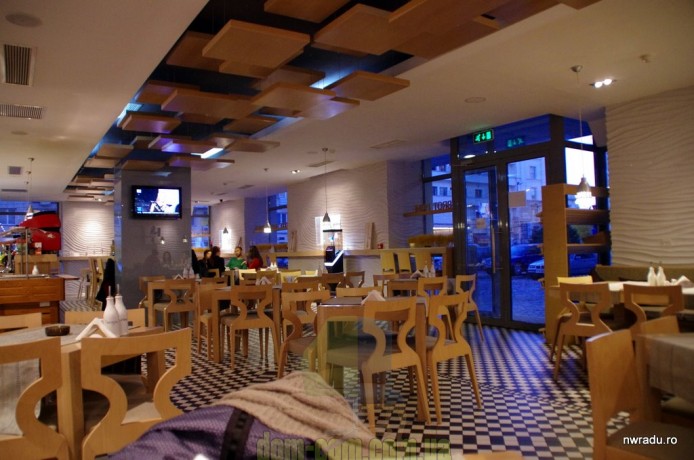 Стул с деревянной рельефной спинкой Cizeta Sendy 152 1SE 2SE