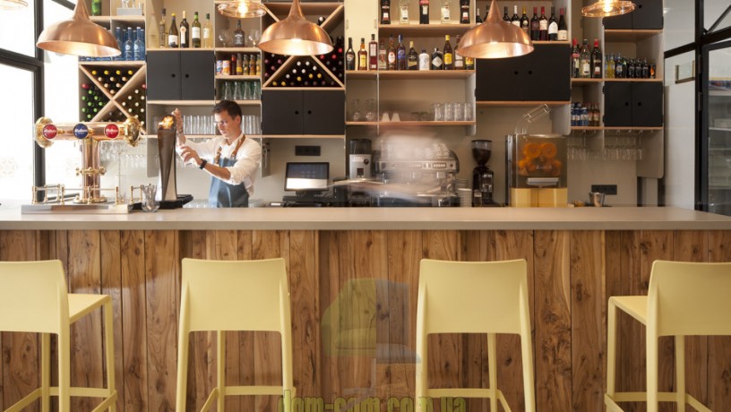 Штабелируемый барный стул Pedrali Volt 677 678