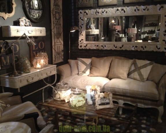 Классический мягкий диван Dialma Brown DB002971 DB005285