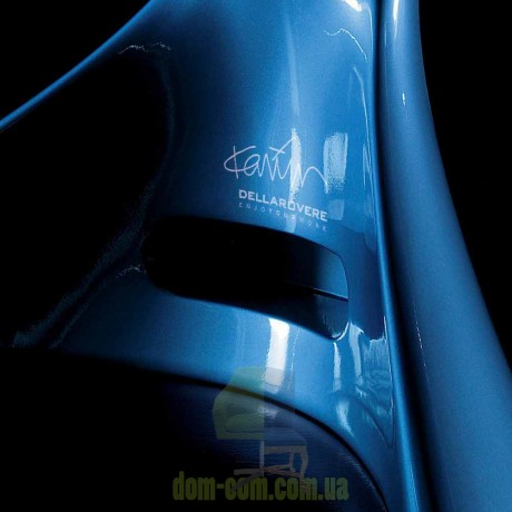 Футуристический стол для руководителя Zero Della Rovere