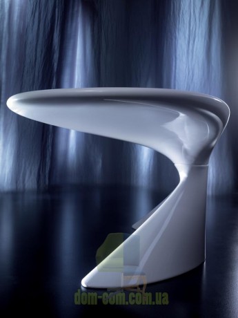 Футуристический стол для руководителя Zero Della Rovere