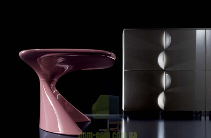 Футуристический стол для руководителя Zero Della Rovere