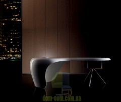 Стол руководителя от Karim Rashid Uno Della Rovere