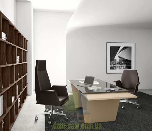 Стол для кабинета Larus Della Rovere