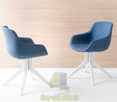 Кресло на оригинальных деревянных ногах Calligaris Igloo CS1837