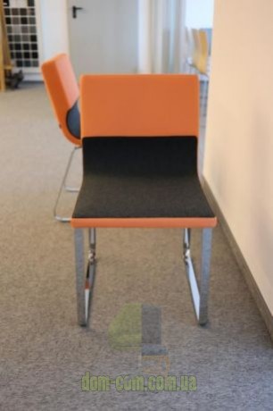 Стул в мягкой обивке Noti Comma