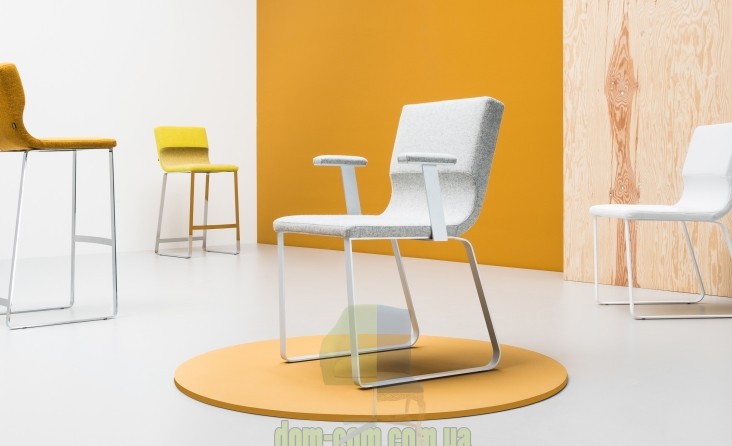 Стул в мягкой обивке Noti Comma