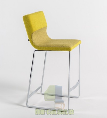 Барный стул в мягкой обивке Noti Comma