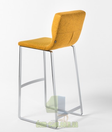 Барный стул в мягкой обивке Noti Comma