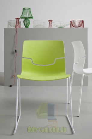 Универсальный стул на полозьях Gaber SLOT