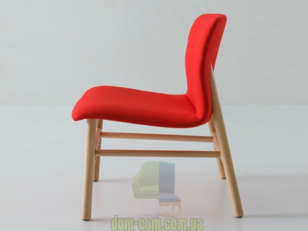 Универсальное кресло на деревянных ножках Gaber SLOT