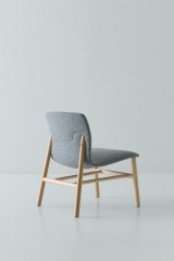 Универсальное кресло на деревянных ножках Gaber SLOT