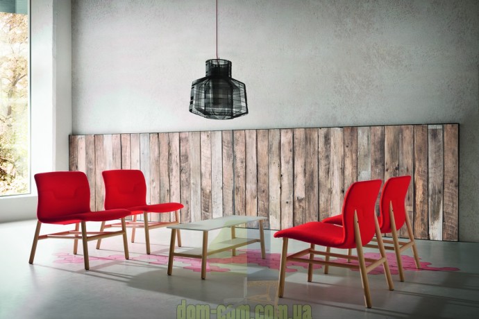 Универсальное кресло на деревянных ножках Gaber SLOT