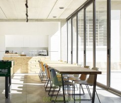 Стул на полозьях для офиса Lois Milani