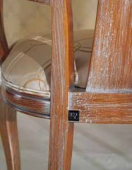 Кресло с красивой резной спинкой Sedital 927С