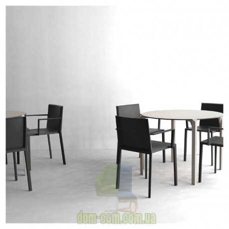 Стул с подлокотниками Vondom Quartz от Ramon Esteve 