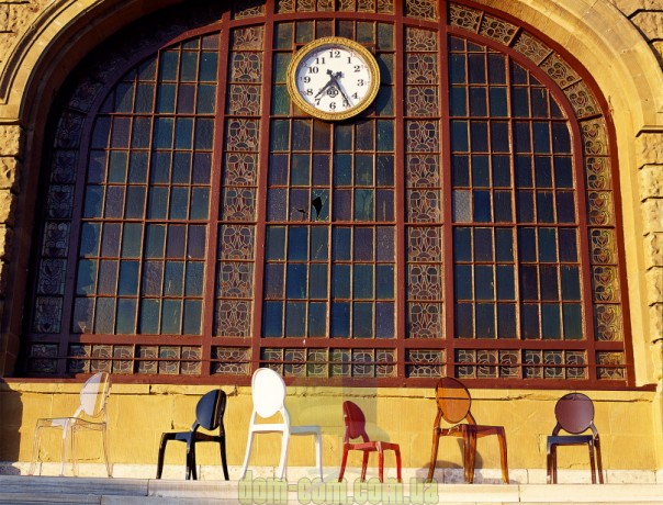 Прозрачный стул с круглой спинкой Elizabeth Siesta 034 янтарный прозрачный