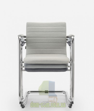 Мягкое офисное кресло на скобе Smart Sem Milani