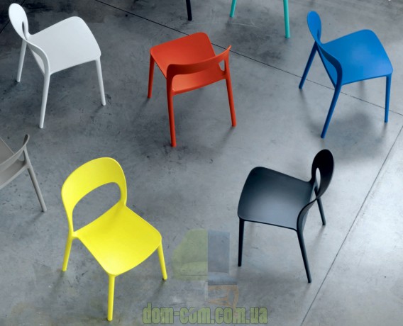 Яркий стул из пластика Bontempi Casa Gipsy